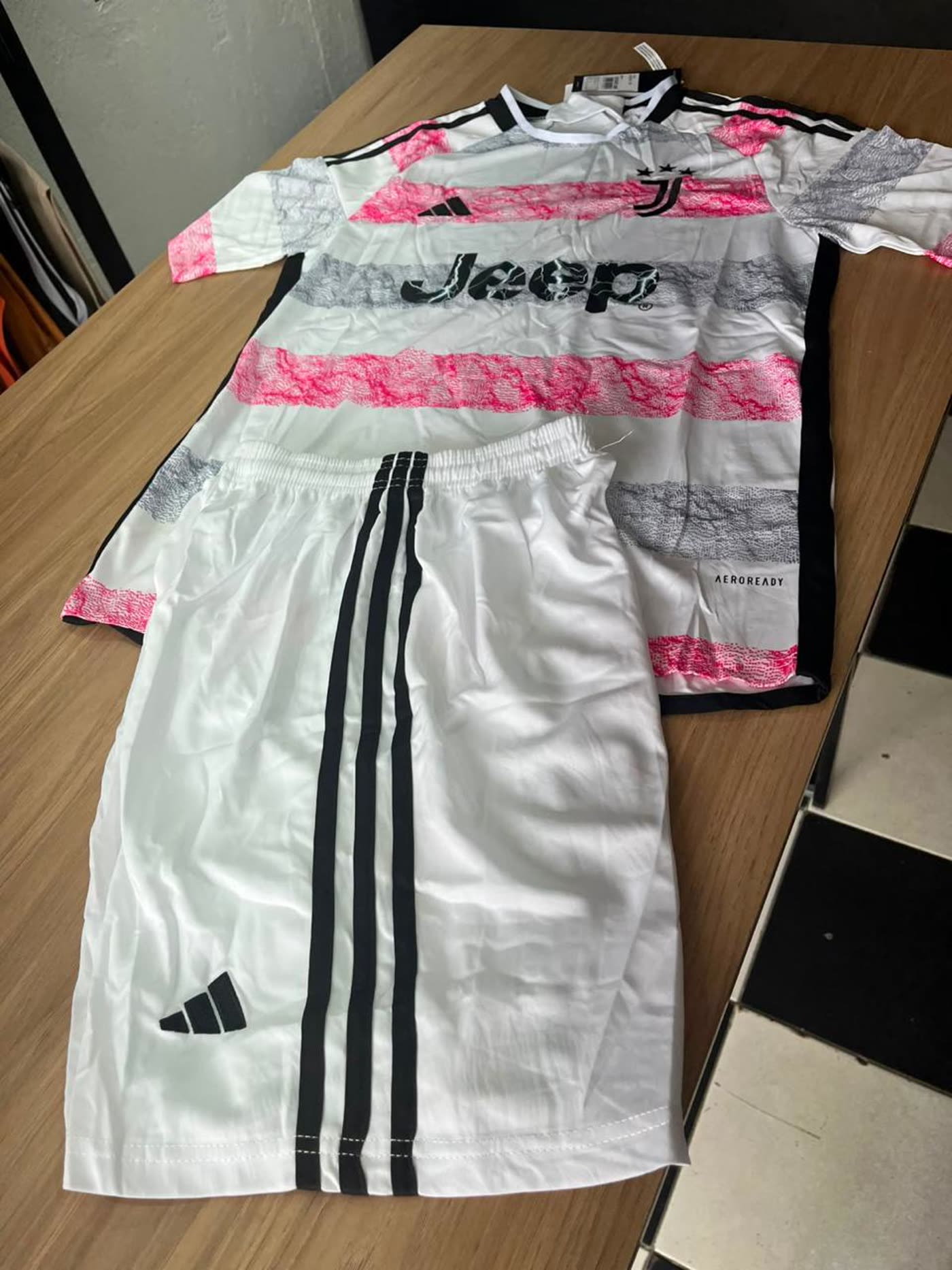 Conjunto esportivo cinza à venda na JN Multimarcas
